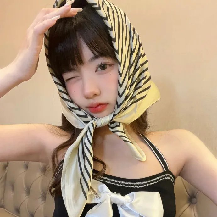女大学生